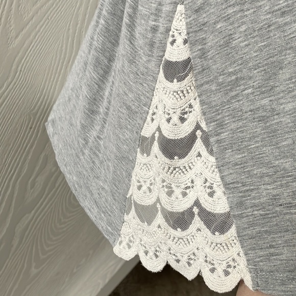 Razorback Tank w/ Lace - Picture 3 of 4